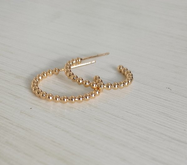Argola Bolinha dourada em Prata