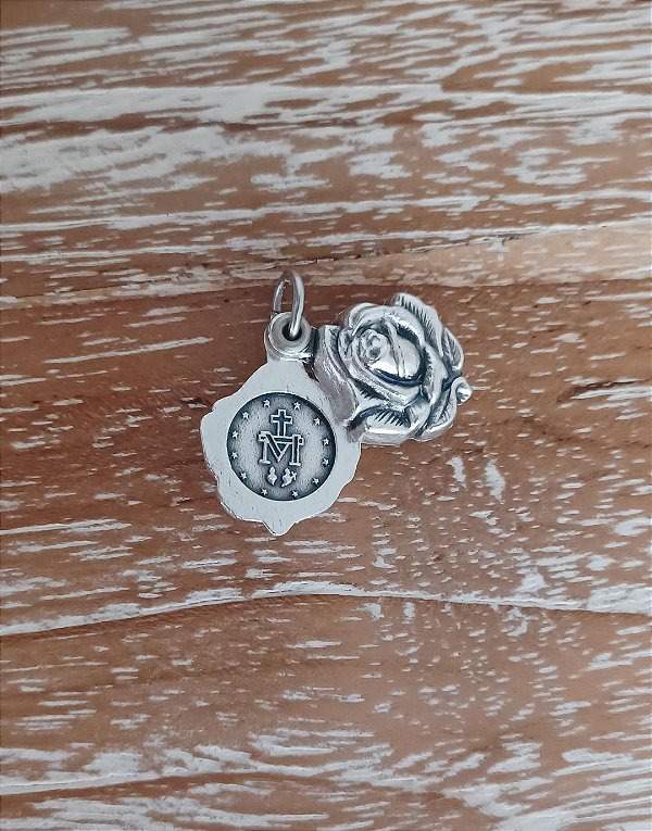 Pingente Flor prateada N Sra das Graças