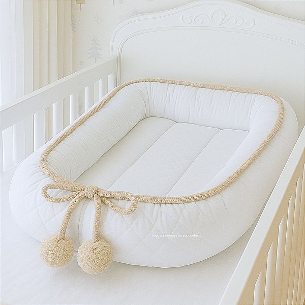 Ninho Básico - Malha Jacquard - Branco / Bege Ninive - Cordão Tricot  - Pingente Pompom