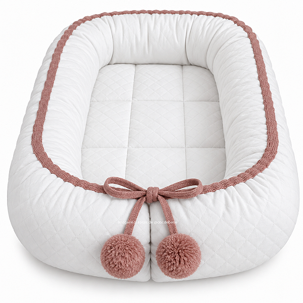 Ninho Básico - Malha Jacquard Branco / Cordão Tricot Rosa Amaralina Com Pingente Pompom