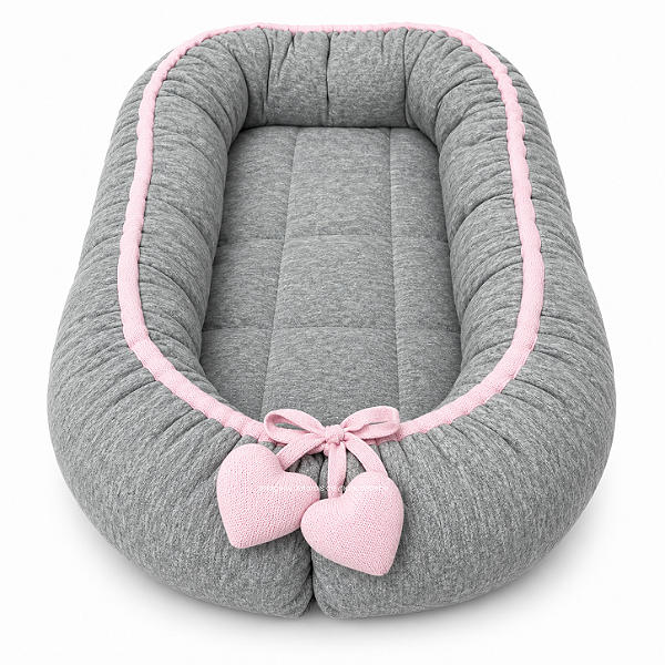 Ninho Básico - Malha Jacquard Cinza / Cordão Tricot Rosa Baby Com Pingente Coração
