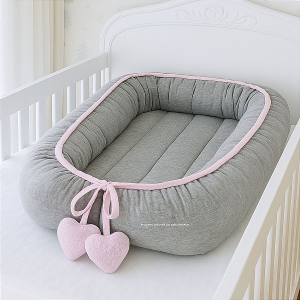 Ninho Básico - Malha Jacquard - Cinza / Rosa Baby - Cordão Tricot - Pingente Coração