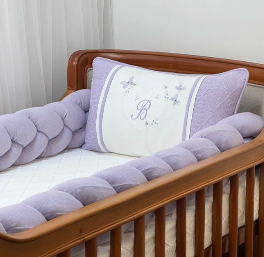 Kit De Berço Lilás Borboletas Com Bordado De Inicial - 5 Peças