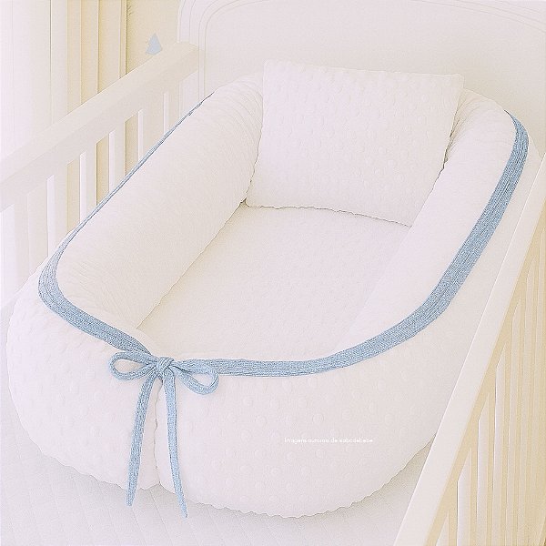 Ninho Redutor Bolha + Travesseiro - Pelúcia Branco / Azul Sky 016 - Cordão Tricot