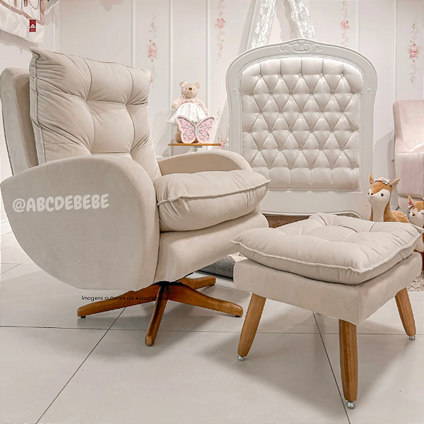Poltrona De Amamentação Clarisse - Com Balanço e Giro - Com Puff Pé Palito - TB404 - Veludo Bege - prontaentrega