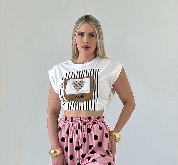 Cropped Love com Estampa de Coração