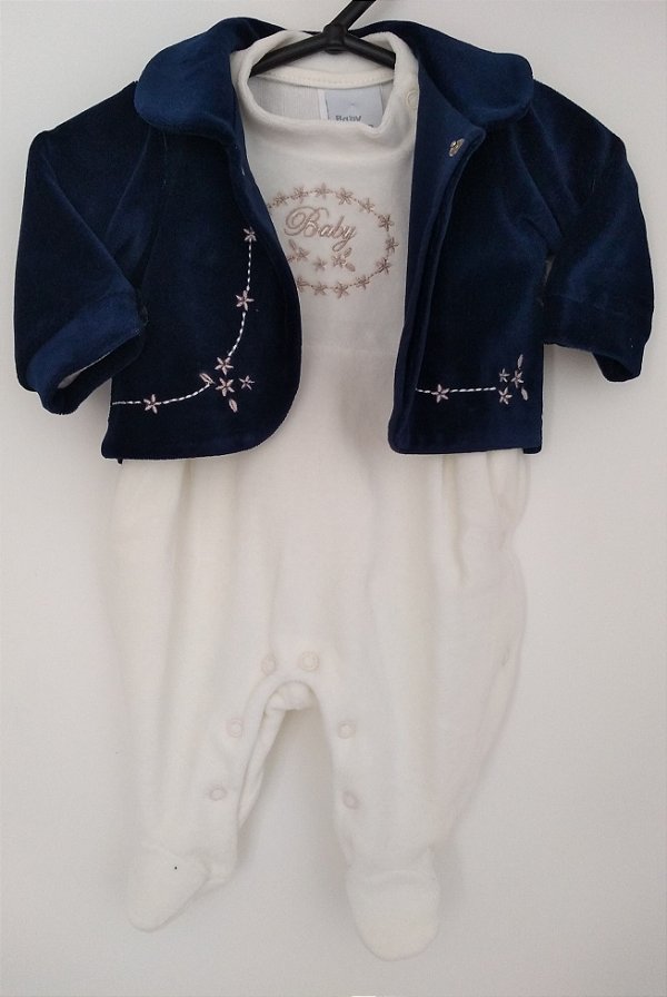 Macacão e casaquinho em plush off white com azul marinho - BABY FASHION