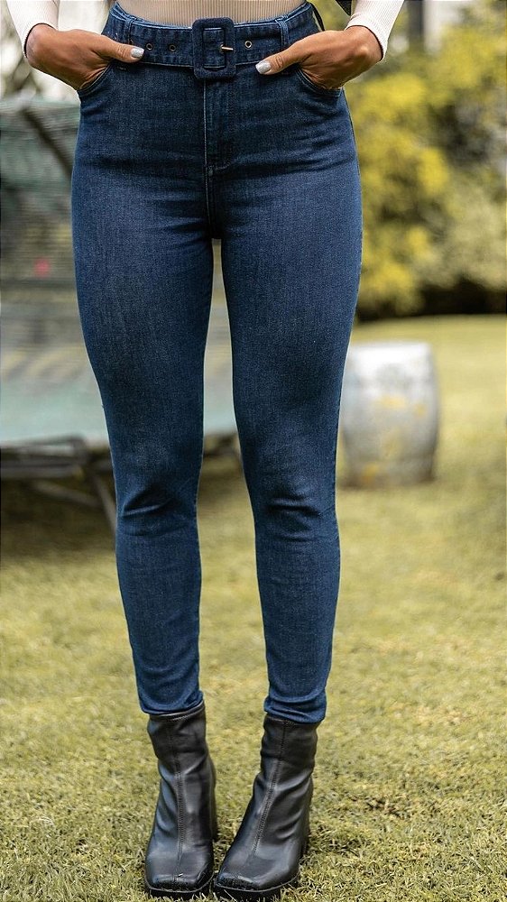 Calça Jeans Escura Skinny Com Cinto Cós Alto - vipp