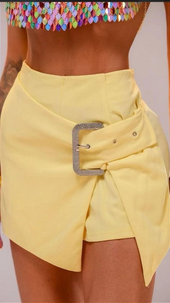 Short Saia Com Fivela Strass