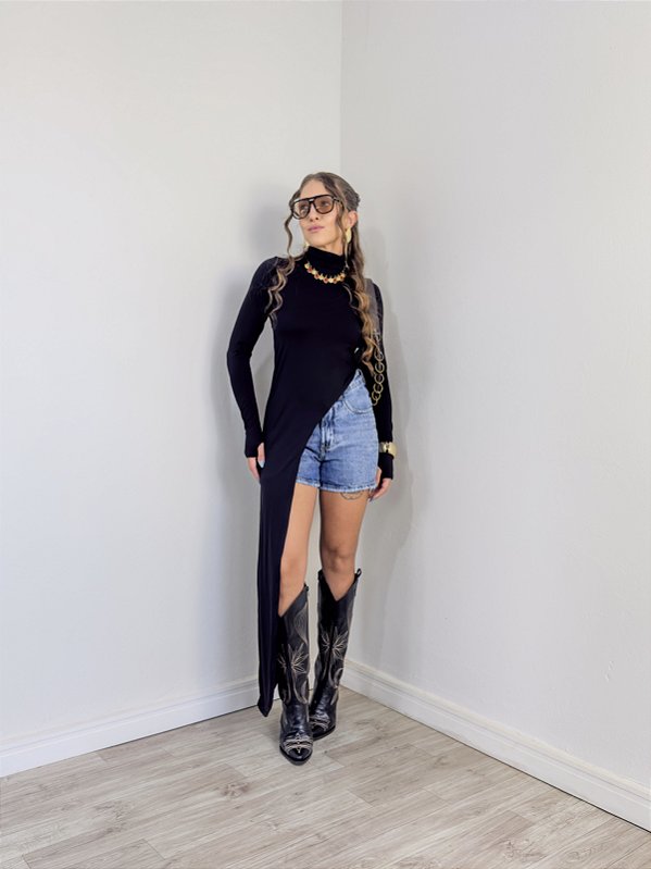 Blusa Assimétrica Longa Gola tya preta