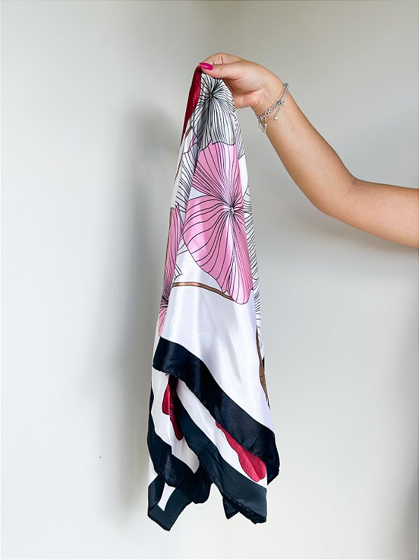 Lenço Floral detalhes preto