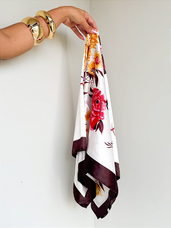Lenço Floral detalhes marrom