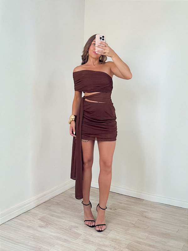 Vestido Tule recortes marrom