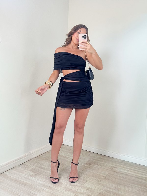 Vestido Tule recortes preto