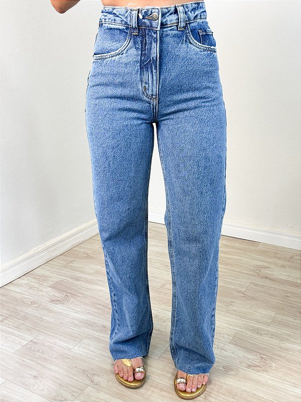 Calça reta lavagem média