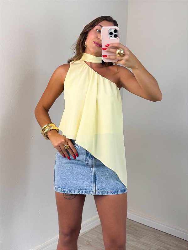 Blusa fluida assimétrica amarela