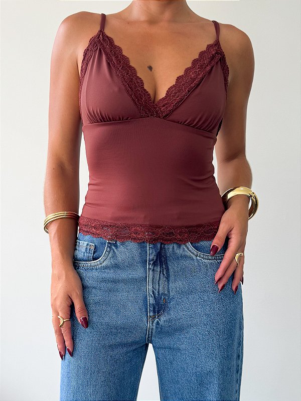 Top aplicação em renda martina marrom