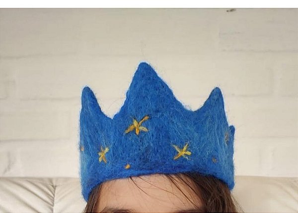 Coroa em lã feltrada