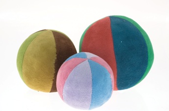 Bola em phush com lã natural para bebês