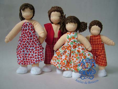 Familia de bonecos de pano com 4 peças