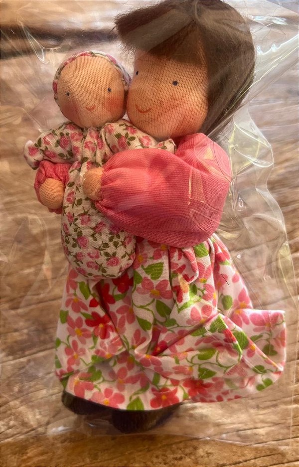 Boneca mamãe com nenê