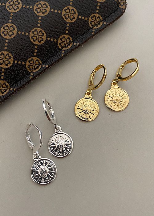 Brinco Argola Mini Medalha Sol