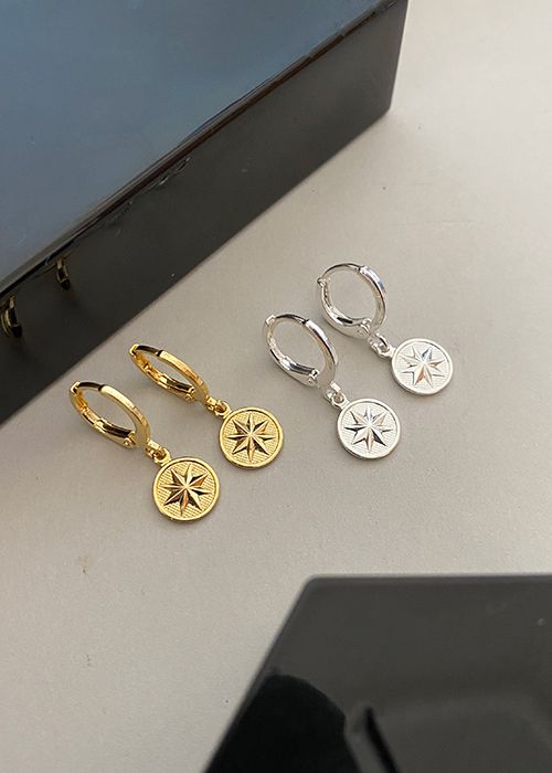 Brinco Argola Mini Medalha Estrela