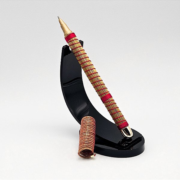 Caneta Pentonic Capim Dourado e Linha de Seda Vermelho Cereja CA5