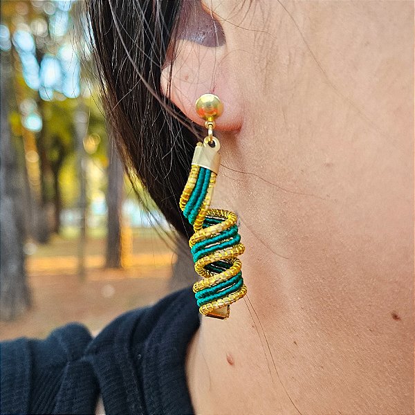 Brinco Capim Dourado e Fio Esmeralda BL25 - Hipoalergênico