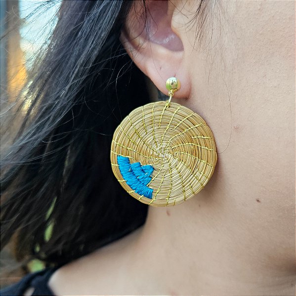Brinco Capim Dourado Disco 4,5 cm e Fio Azul Oceano  BL100 - Hipoalergênico