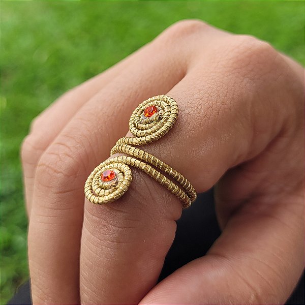 Anel Capim Dourado C/Strass Vermelho Cód. A20 - Hipoalergênico