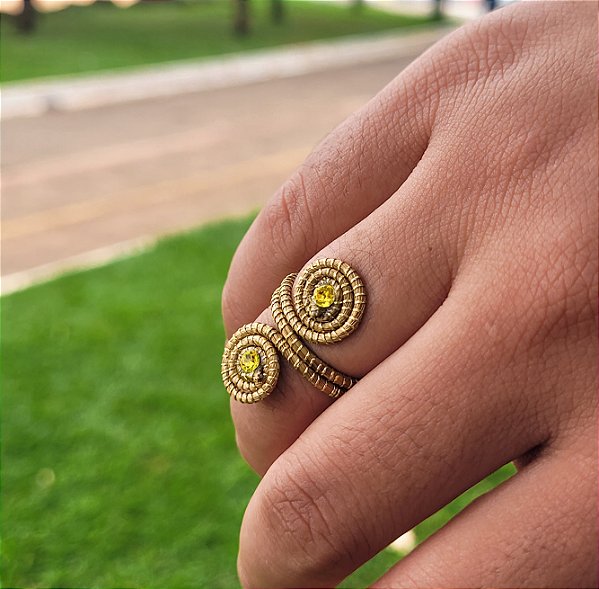 Anel Capim Dourado C/Strass Amarelo Cód. A23 - Hipoalergênico