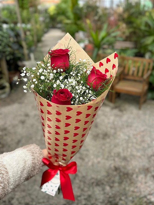 Buquê de 3 Rosas Vermelhas Clássico