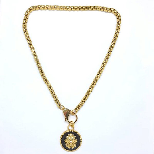 Colar Correntaria Dourado com detalhe em resina Preta Leão de judá foleado em iuro