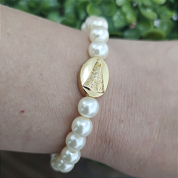 Pulseira pérolas com passador Nossa Senhora Aparecida folheado em ouro