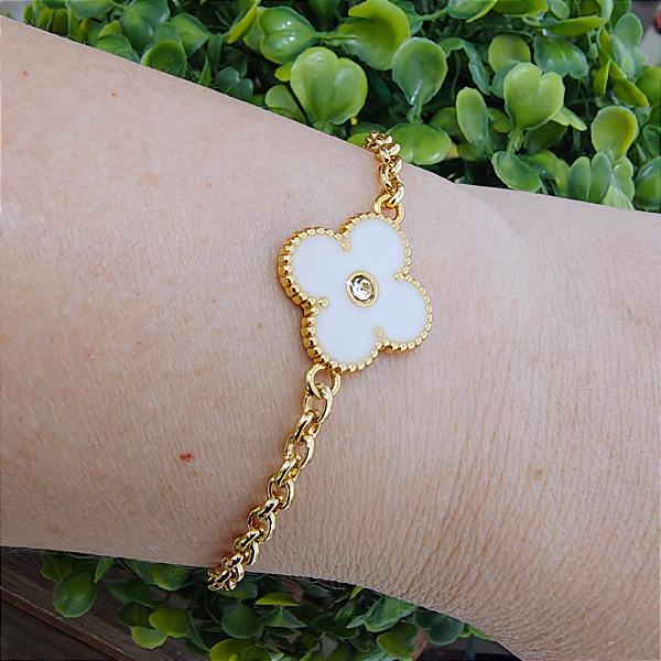 Pulseira correntaria  com detalhe de 1 trevo resina perolada folheado em ouro