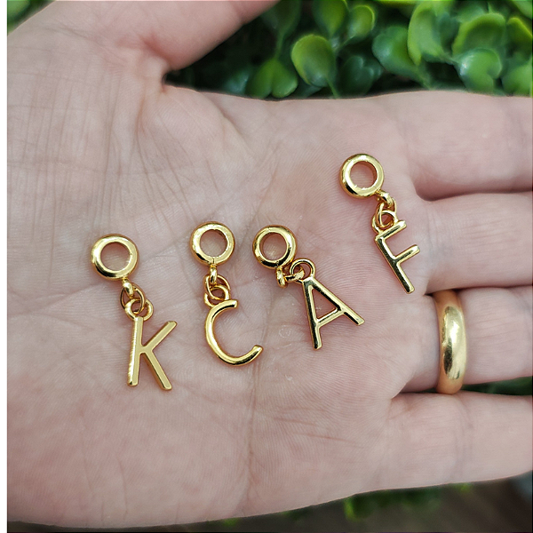 Pingente FINA Pequeno com Letra Personalizada  Folheado em Ouro