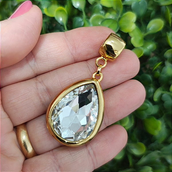 Pingente gota cristal folheado em ouro