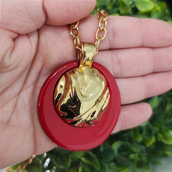 Pingente  orgânico dourado e resina vermelho folheado em ouro