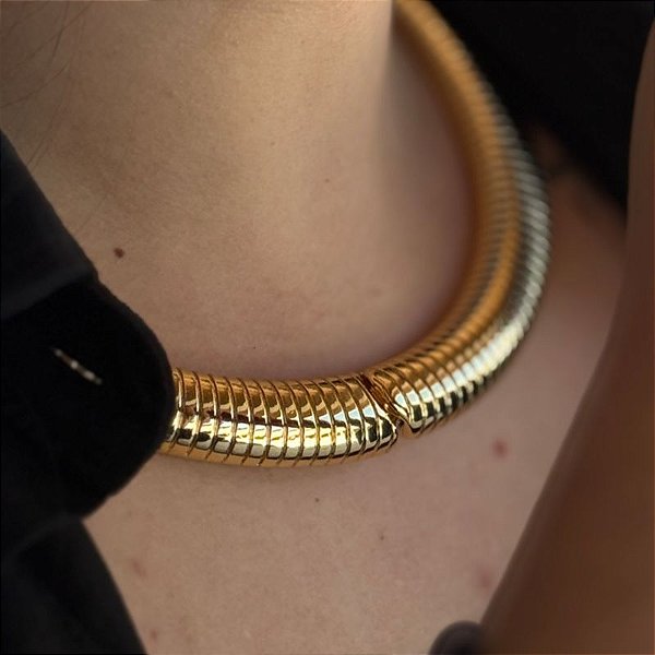 Colar Maxi articulado estilo lacraia folheado em ouro (Edição Limitada)