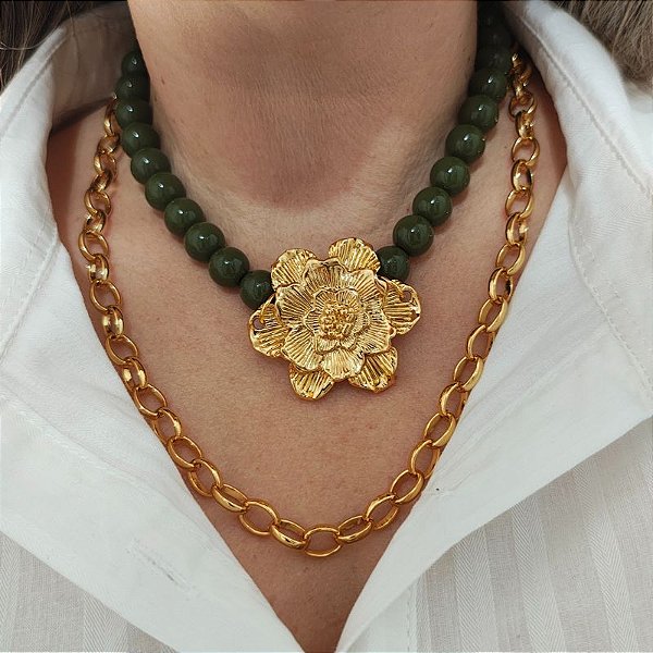Conjunto de Colares resinas verdes com flor maxi desenhadas e correntaria italia 50 cm  Folheado em  ouro