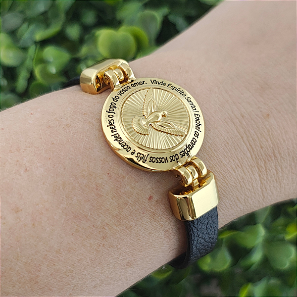 Pulseira couro preta com peça pomba da paz folheado em ouro