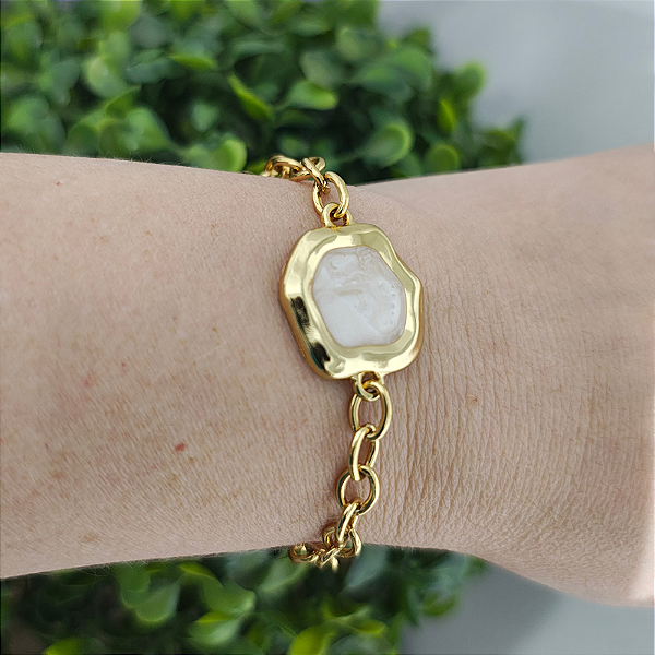 Pulseira correntaria oval com resina perolada Folheado em ouro ( P, M e G)
