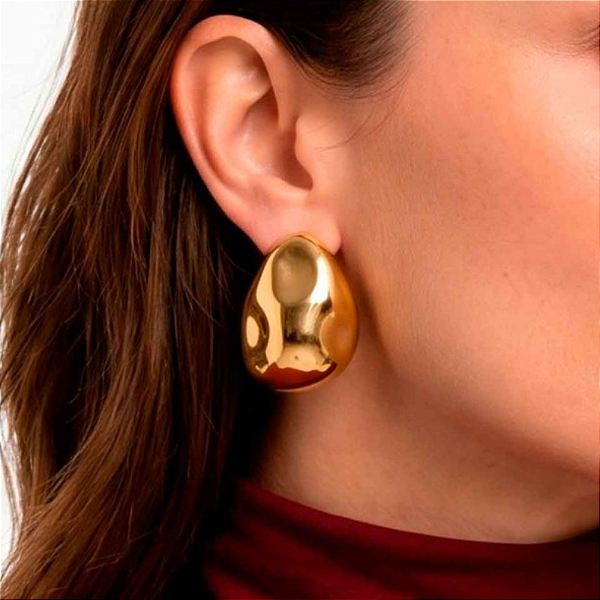 Brinco de pino oval orgânico grande folheado em ouro