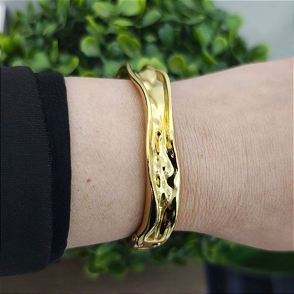 Bracelete com detalhes orgânico ondulados Folheado em ouro (Tamanho único - serve de 16 a 18 cm)