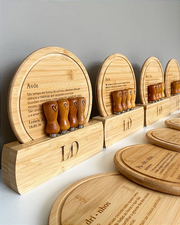 Kit para Queijos Com Suporte em Bambu Personalizado Padrinhos Casamento