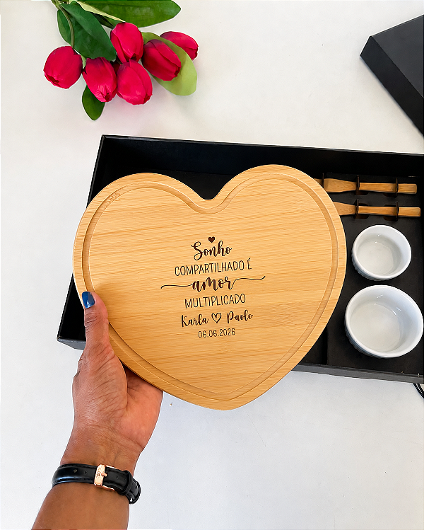 Kit para Petiscos c/ Tábua de Coração em Bambu Personalizada