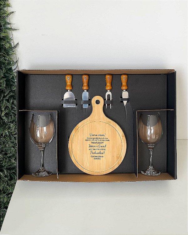 Kit Queijos e Vinhos Personalizado Padrinhos Casamento