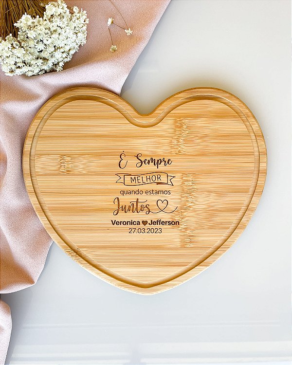 Tábua em Formato de Coração em Bambu Personalizada