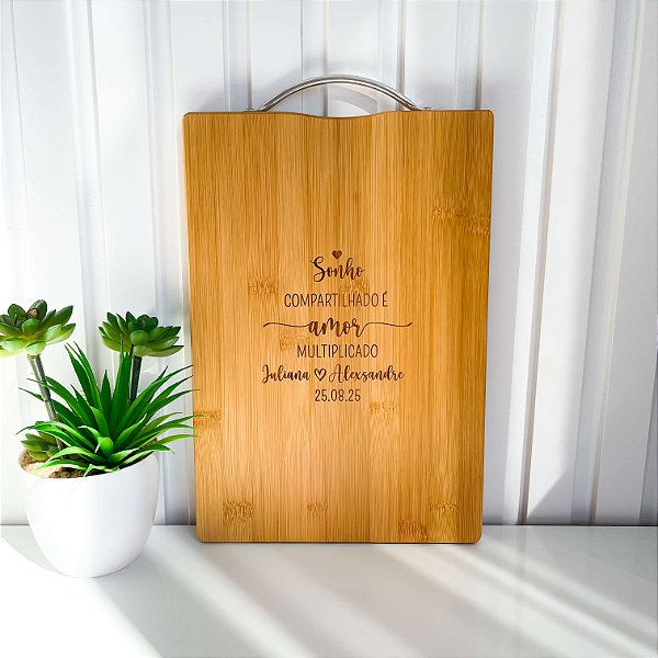 Tábua de Corte em Bambu 35x22 cm  personalizada com Alça